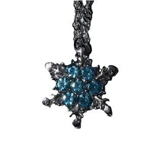 NWT Blue Rhinestone SNOWFLAKE NECKLACE Silver Tone 18" Twisted Rope Chain